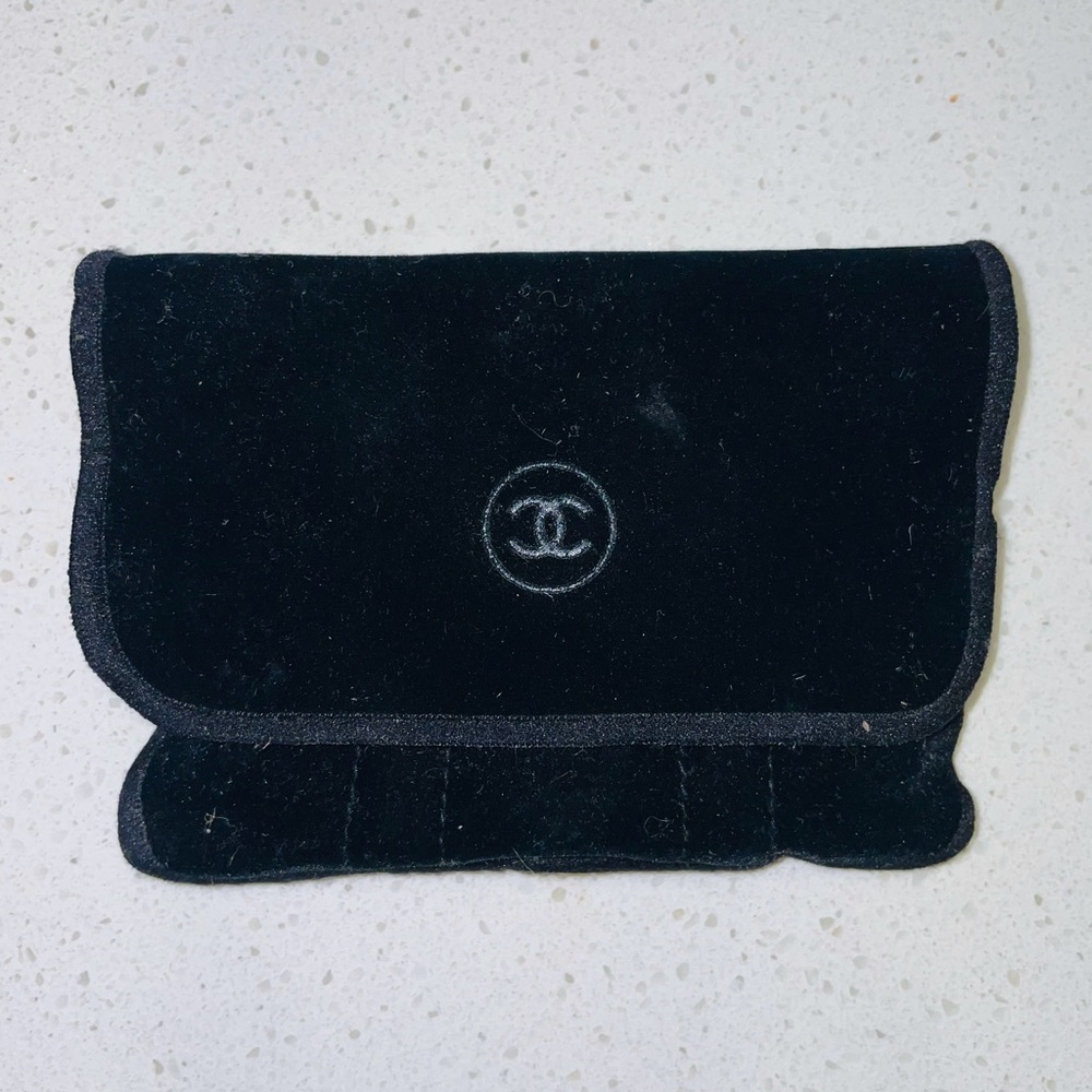 CHANEL collection essentielle.Multi-use palette